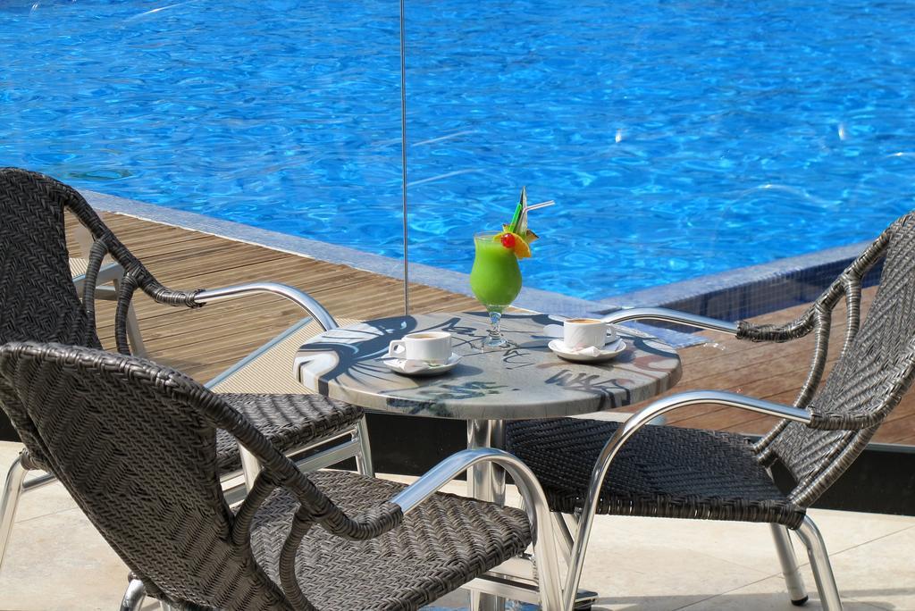 Hotel Fleur D'Epee Ле-Гозье Экстерьер фото